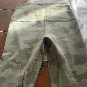 Lulu lemon green, camo leggings